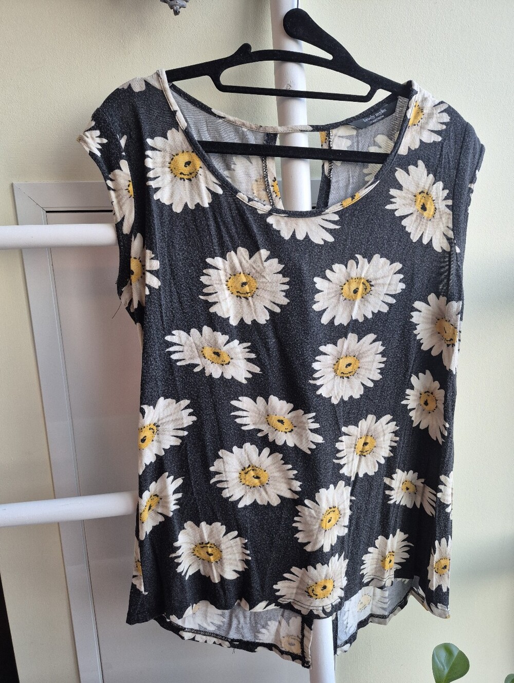 Daisy Stretchy Dressy Shirt